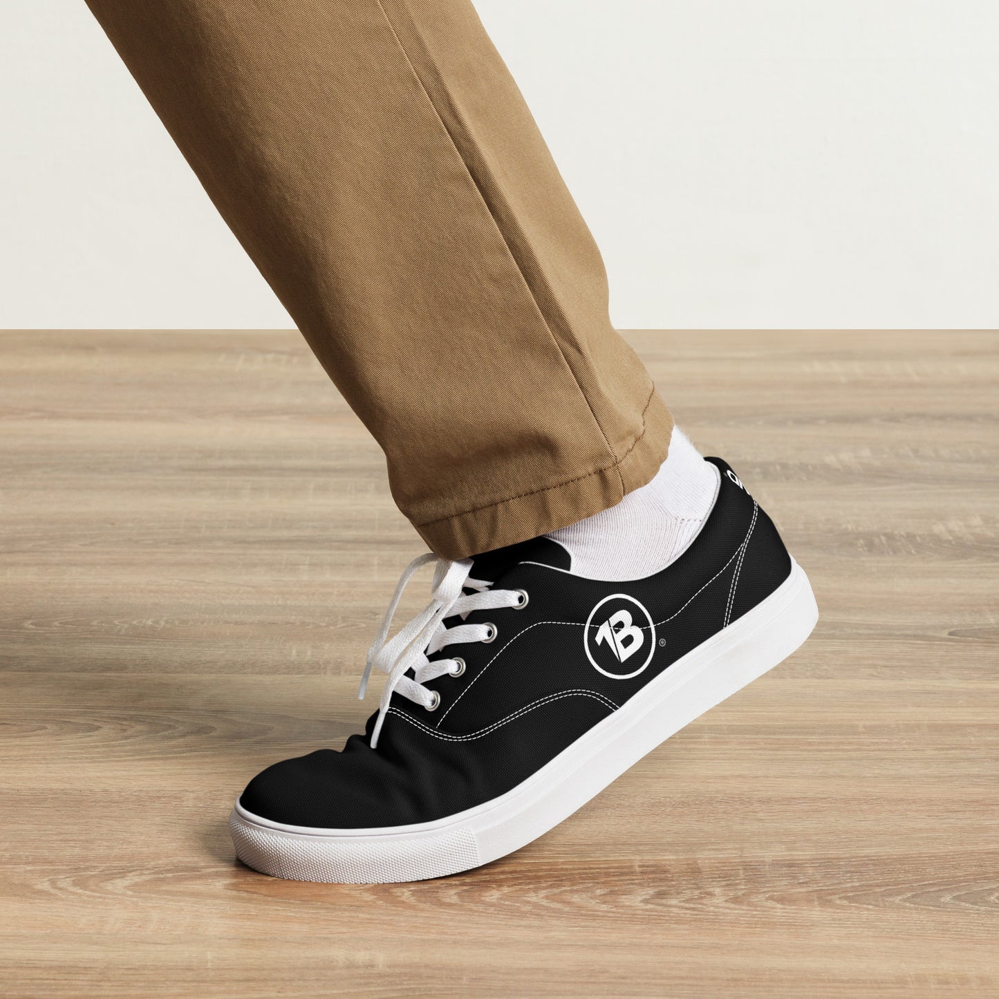 Men’s lace-up canvas shoes